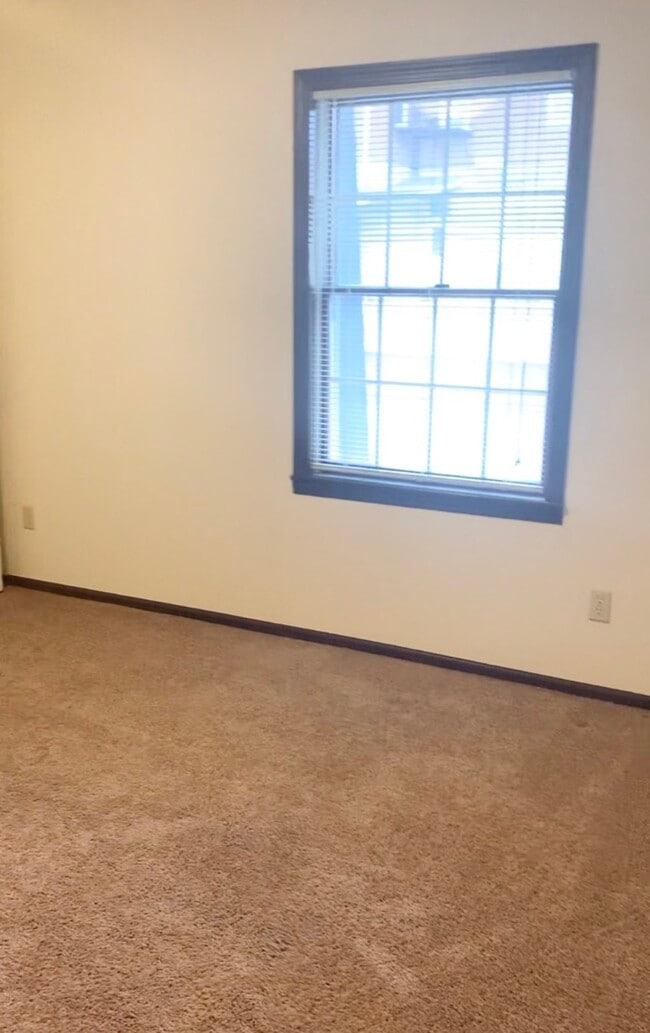 Photo - 1100 W High St Unit 2