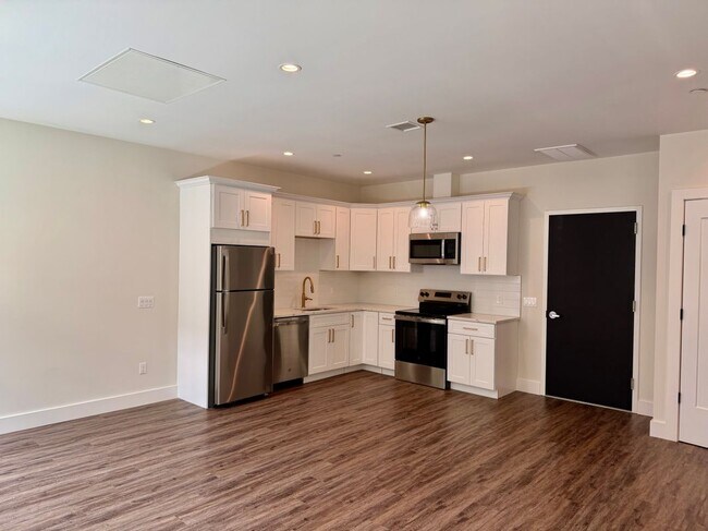175 E Main St Unit 1