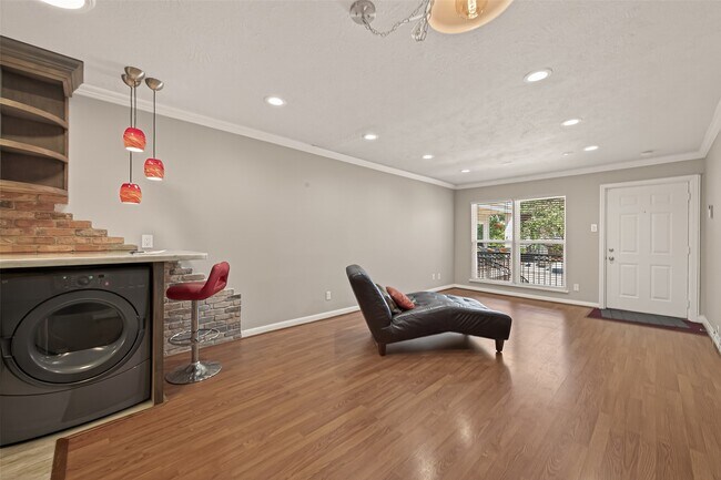 Photo - 1404 Welch St Unit 8