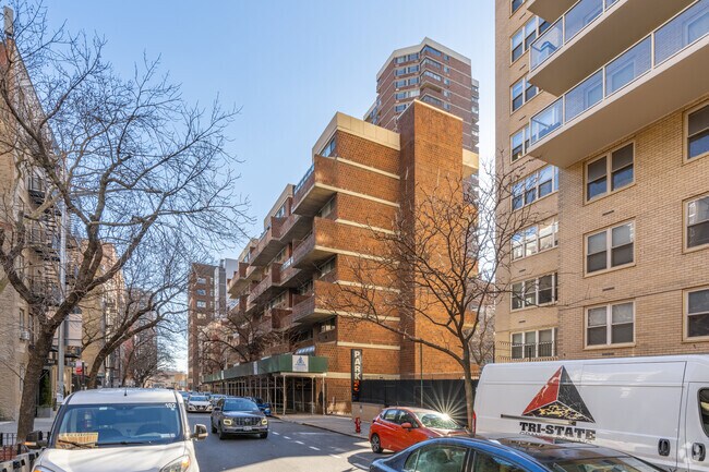 Photo - 319 E 24th St