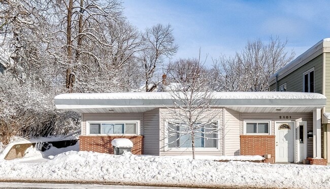 Photo - 2101 Como Ave