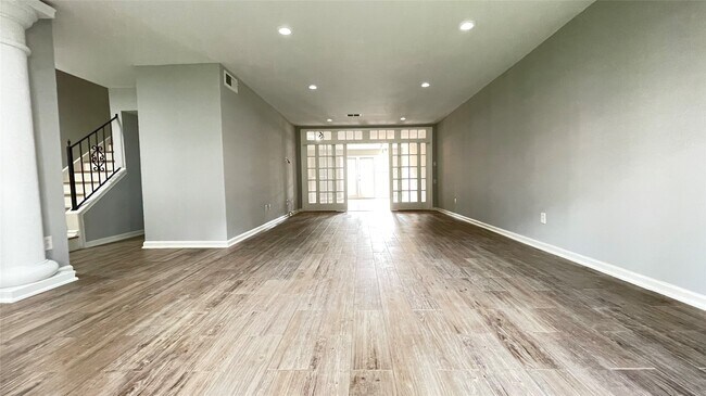 Photo - 403 N Post Oak Ln Unidad 403
