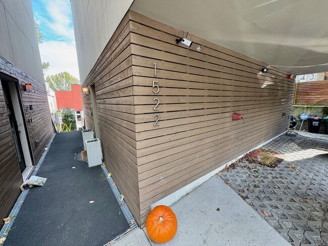 Photo - Beacon Hill Townhouse