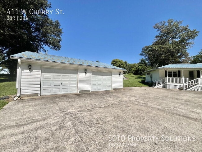 Photo - 411 W Cherry St