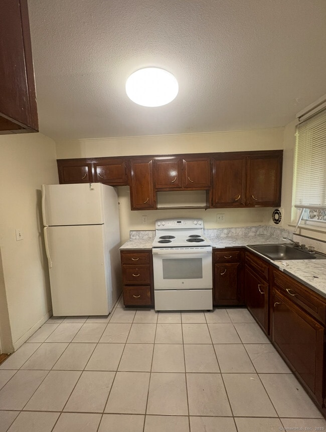 Photo - 492 Fountain St