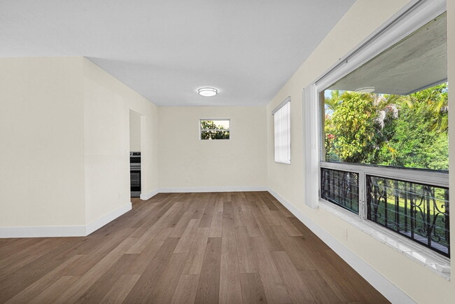 Photo - 135 NW 48th Ct