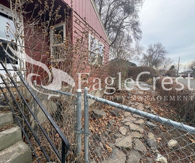 Photo - Spacious 3-Bedroom 2 bathroom Home with Great Mountain Views and Bonus Room!!