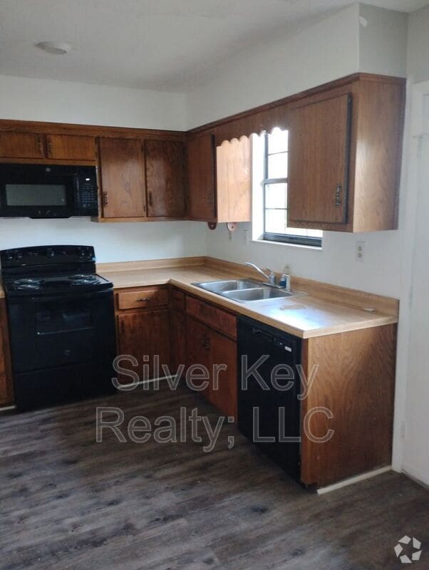 Building Photo - 823 Englewood Rd Rental