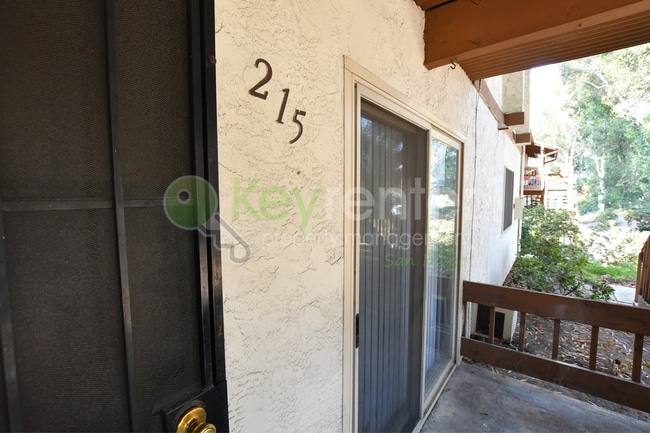 Photo - Mission Valley | Minutes to Interstates 15 & 8 | Close to Snapdragon Staduim Unidad 215