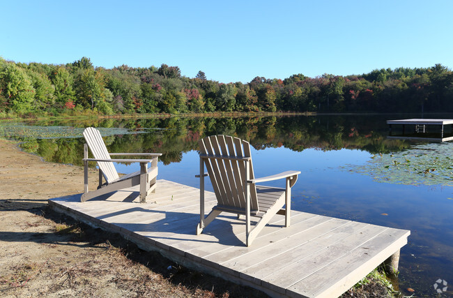 Foxtail Glen on White Pond - Foxtail Glen on White Pond Apartments