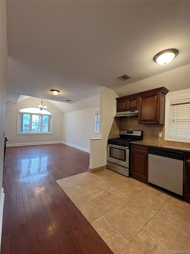 Photo - 147-22 21st Ave