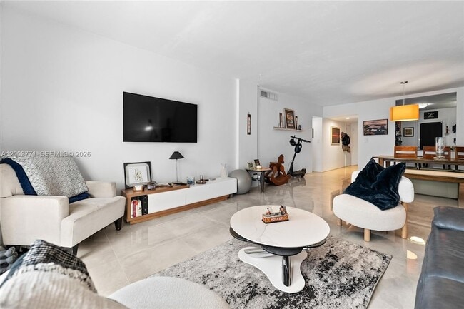 Building Photo - 100 Edgewater Dr Unit 129