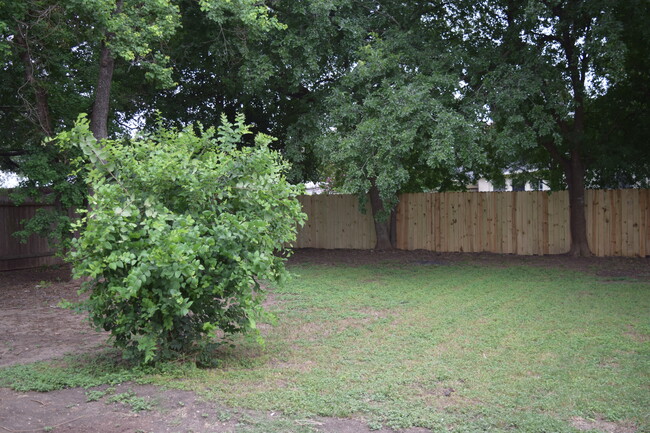 Spacious Backyard - 5034 Mary Diane Dr House