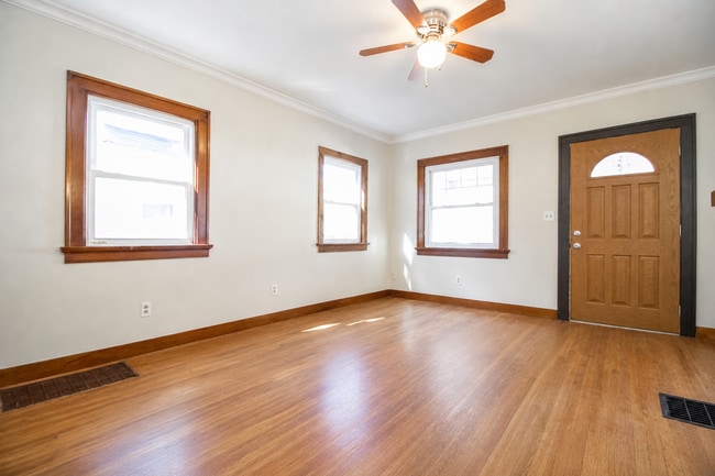 1467 Crestwood Rd