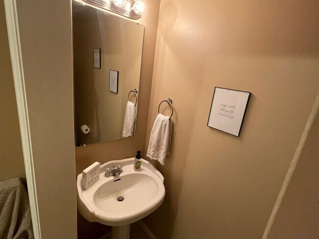 Photo - 404 Sandy Oak Dr