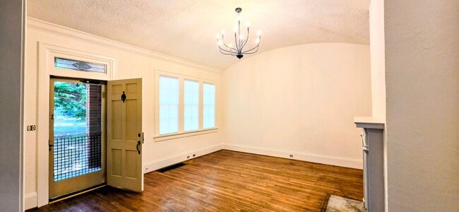 Photo - 1355 Magnolia Curve