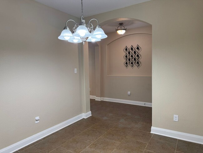 Photo - 517 Whittmen Ave