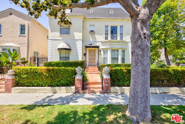 Building Photo - 203 S Doheny Dr Unit 1/2 Rental