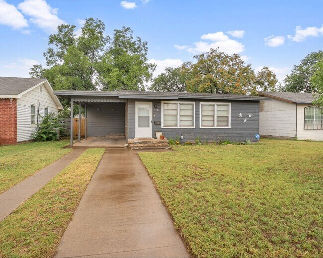 Building Photo - 2 bed 1 bath near Slide and Marsha Sharp n... Rental