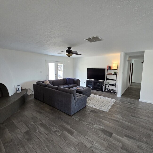 Photo - 1048 Monte Largo Dr NE