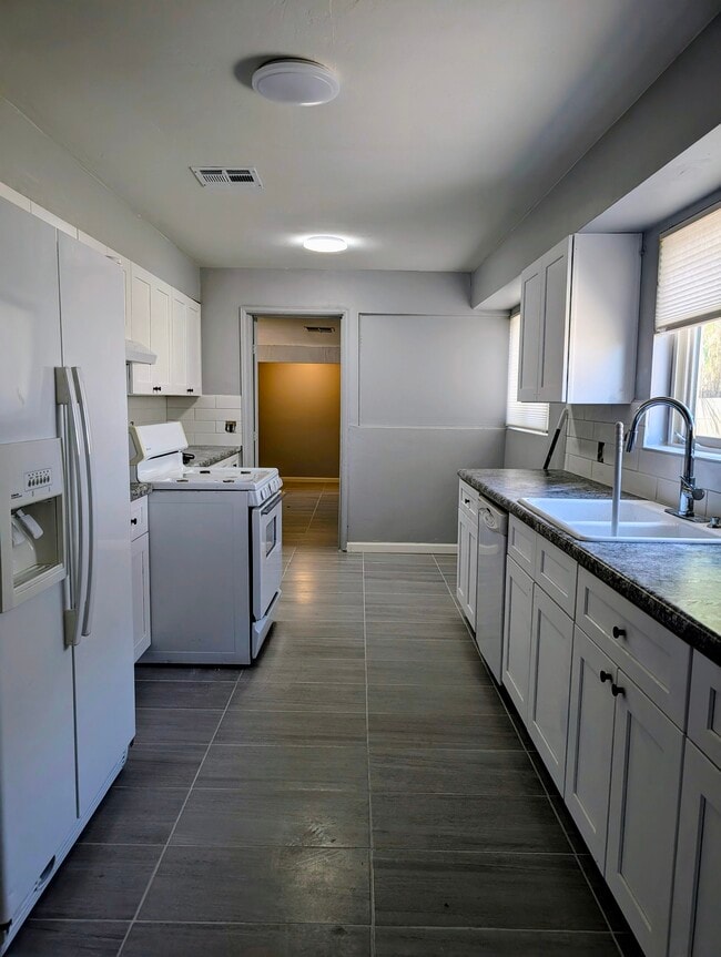 Photo - 2432 E Eastland St