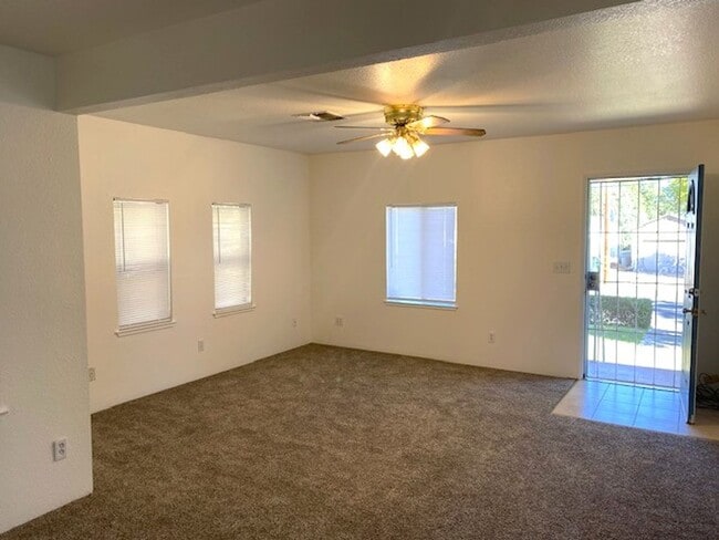 Photo - Cute Cottage Style house!!