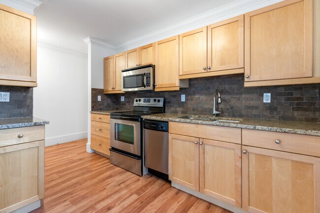 Photo - 10172-10113 113 St Unit 4