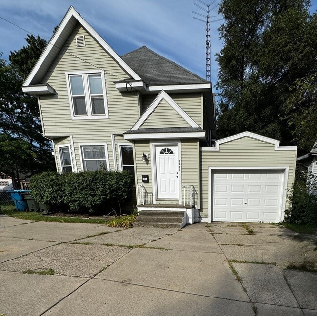 Building Photo - 1411 5th St