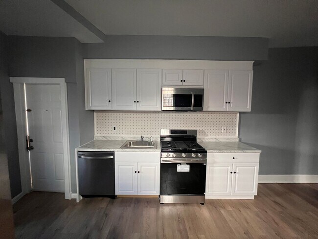 Building Photo - 144-19 101st Ave Unit 1 - West