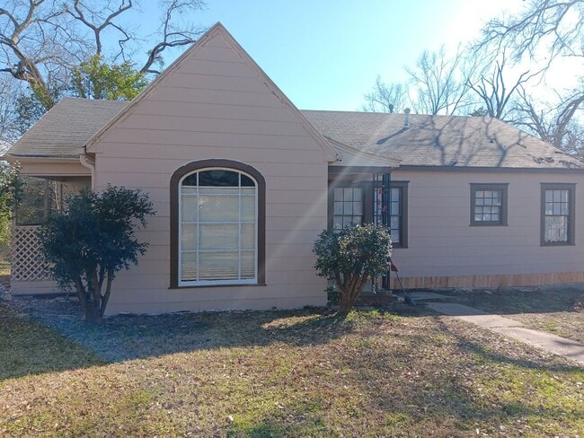 Building Photo - 103 E Robinson Pl Rental
