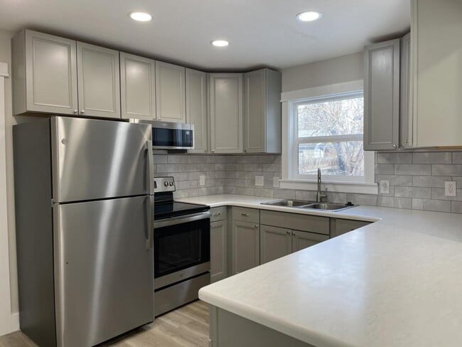 Photo - 2260 S 10th St W