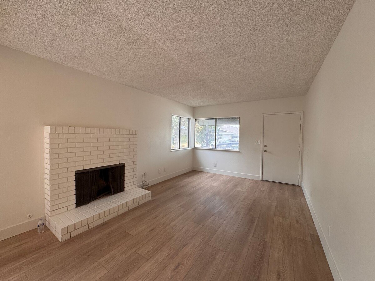 Photo - 7031-7033 Peachtree Ave Unidad 7033
