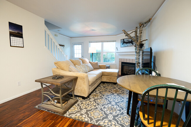 Building Photo - 242 Pheasant Run Unit A Rental
