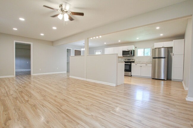 Photo - 219 Hallbrook Dr