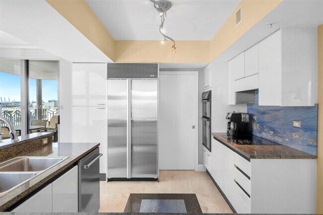1500 Ocean Dr Unit 702