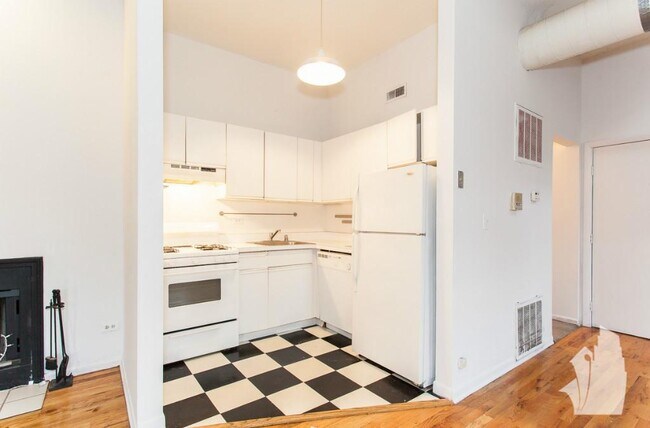 Photo - 2057 W Dickens Ave Unit # 01N