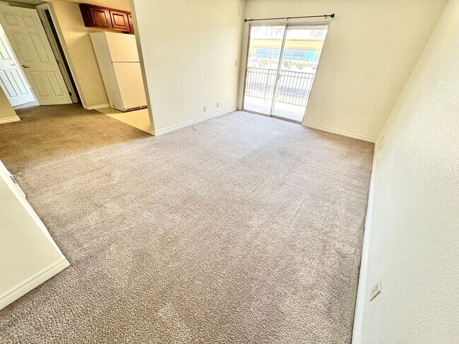 Photo - BEAUTIFUL 1 BEDROOM CONDO!