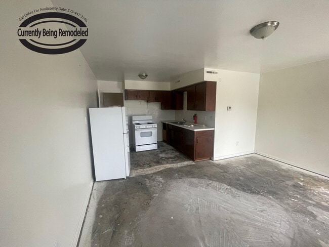 Photo - 710 W Cunningham Dr