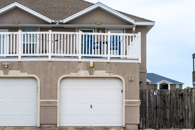 Building Photo - 13969 Ports O Call Dr Unit D