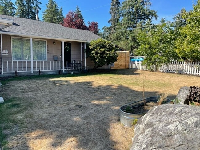 Building Photo - Artist Retreat! Rental