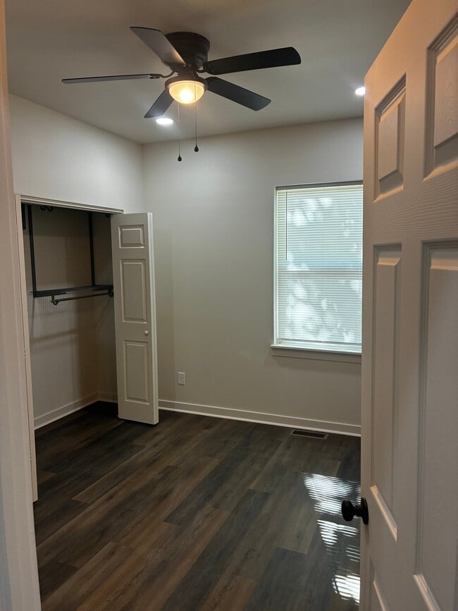 Photo - 826 W 29th St