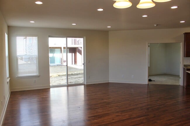 Photo - 10334 Kenneth Dr