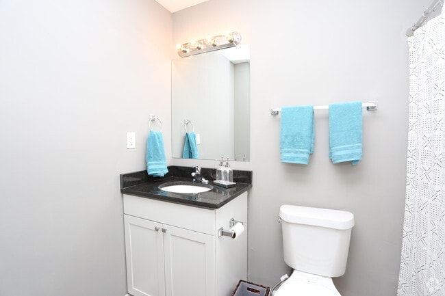 2HAB, 1BA - 922&nbsp;ft² - Baño - The Pops