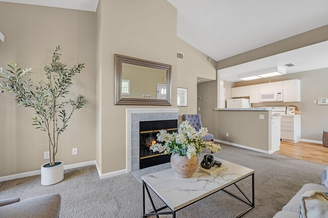 Building Photo - Beautiful One Bedroom Condo in Alamo Villas!