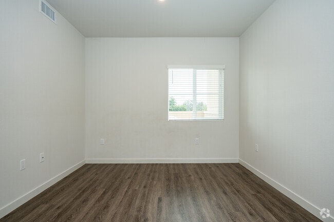 2BR, 1BA - 856SF - Primary Bedroom
