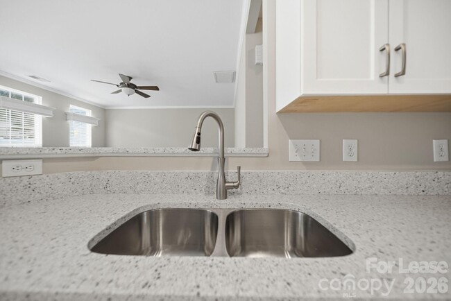 Photo - 514 Turning Leaf Way