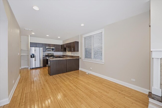 Photo - 2425 W Arthington St Unit 1