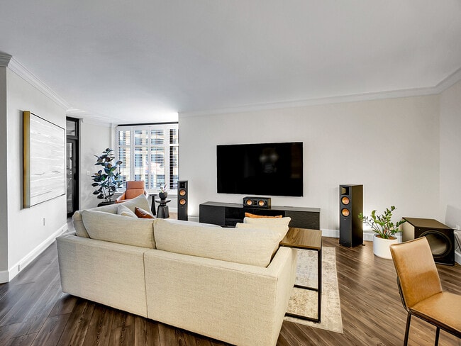 Photo - 8100 E Union Ave Unidad 201