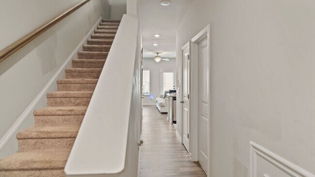 Photo - 585 McWilliams Rd SE