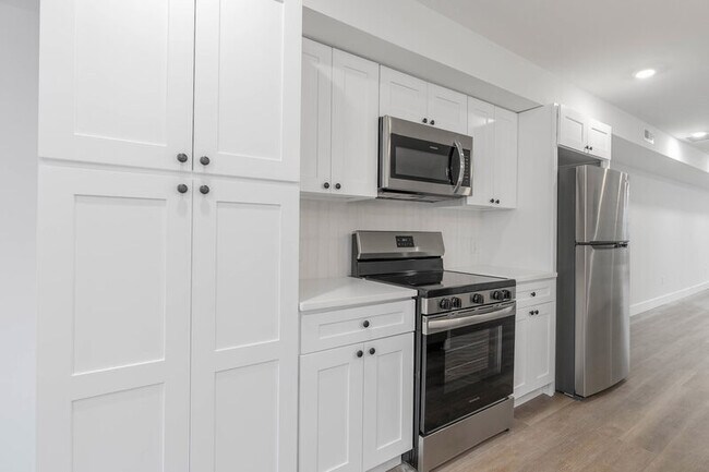Photo - 2057 E Rush St